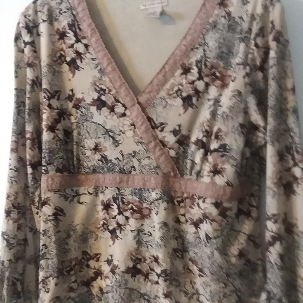 Gorgeous LS Empire Waist Top XL